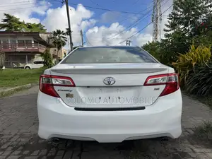 Toyota Camry SE V6 4dr Sedan (3.5L 6cyl 6A) 2012 White