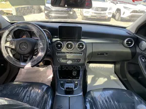 Mercedes-Benz C300 Luxury 4dr AWD 4Matic Sedan (2.0L 4cyl 7A) 2015
