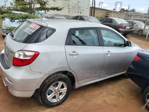 Toyota Matrix S Hatchback FWD (2.4L 4cyl 5A) 2010 Silver