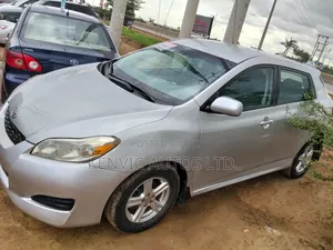 Toyota Matrix S Hatchback FWD (2.4L 4cyl 5A) 2010 Silver