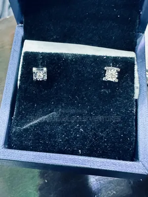 Pure Gold 750 Italy 18karat VVS Diamond Earring