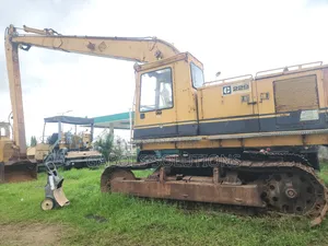 Long Boom Caterpillar Excavator