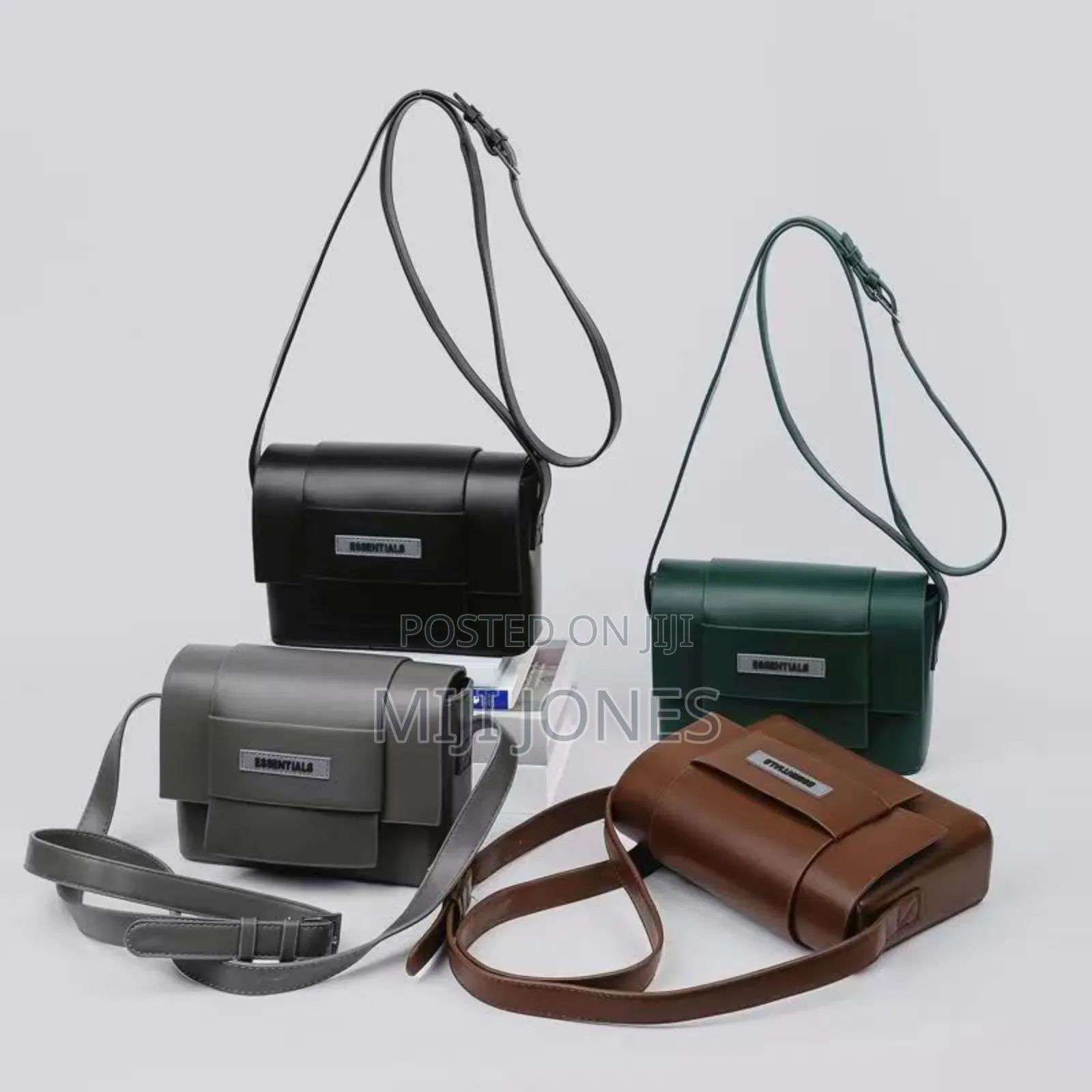 *Essential and Plain Side Bag*