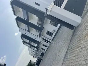 5bdrm Duplex in Jahi Gilmore Gilmore for sale