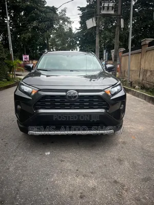 Toyota RAV4 XLE 2021 Gray