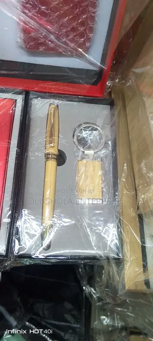 Wooden Keyholder With Pen