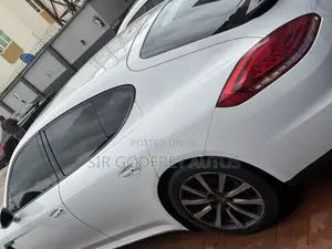 Porsche Panamera 4 4dr Sedan AWD (3.6L 6cyl 7AM) 2015 White