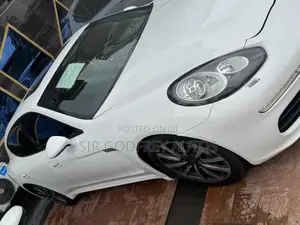 Porsche Panamera 4 4dr Sedan AWD (3.6L 6cyl 7AM) 2015 White