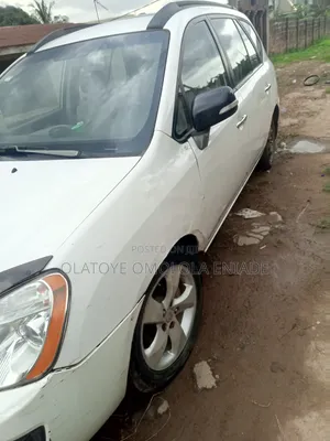 Kia Rondo EX V6 2008 White