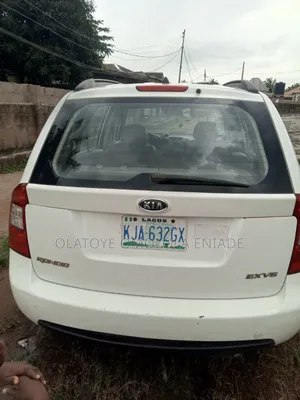 Kia Rondo EX V6 2008 White