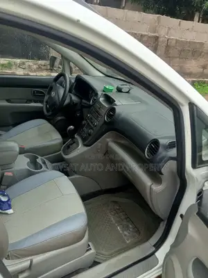 Kia Rondo EX V6 2008 White