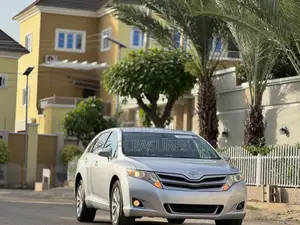 Toyota Venza LE 4dr Wagon AWD (2.7L 4cyl 6A) 2014 White