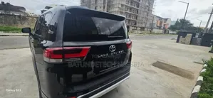 Toyota Land Cruiser LC300 2024 Black