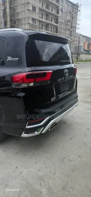 Toyota Land Cruiser LC300 2024 Black
