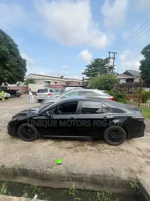 Toyota Camry SE 2022 Gray