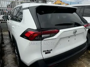 Toyota RAV4 2021 White