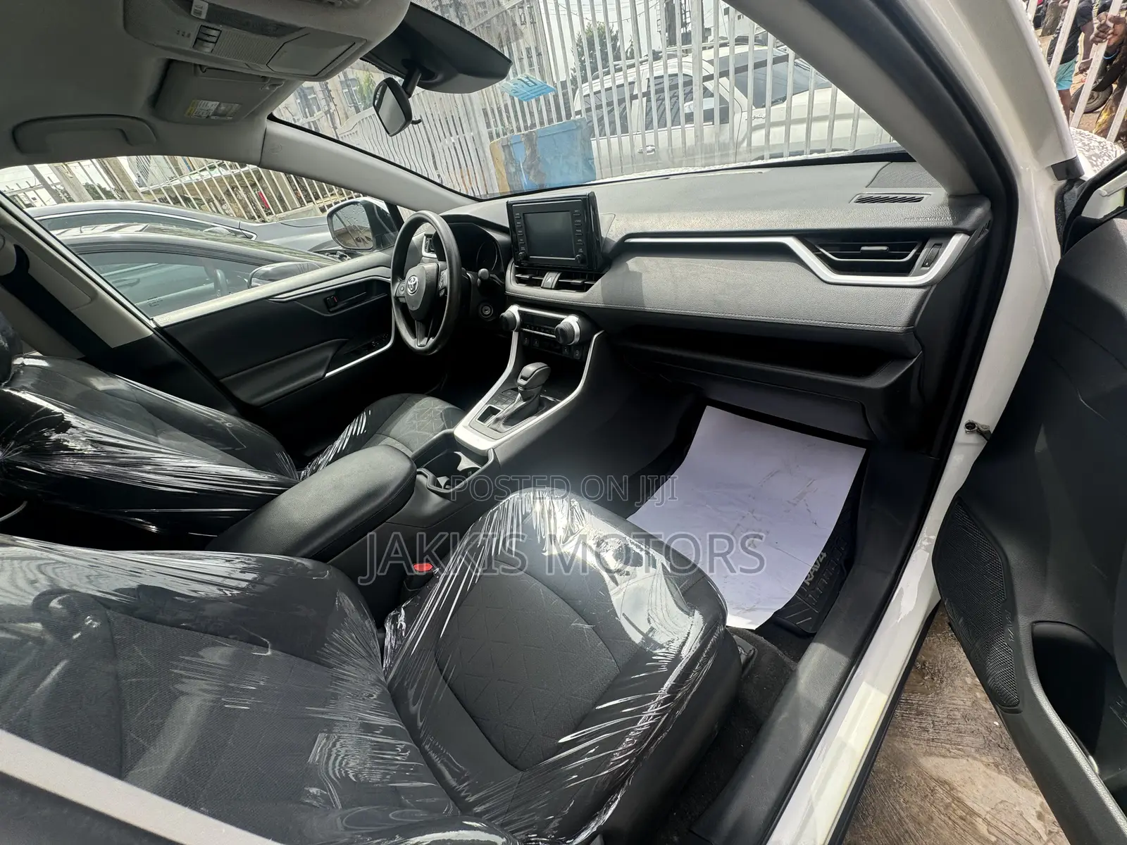 Toyota RAV4 2021 White