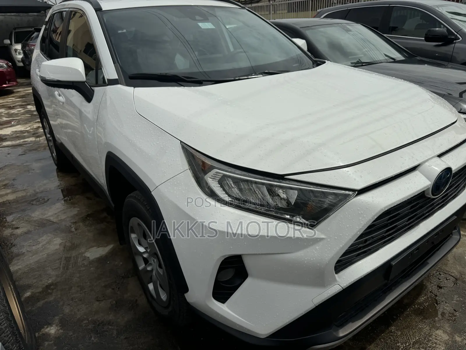 Toyota RAV4 2021 White