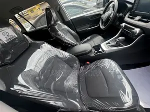 Toyota RAV4 2021 White