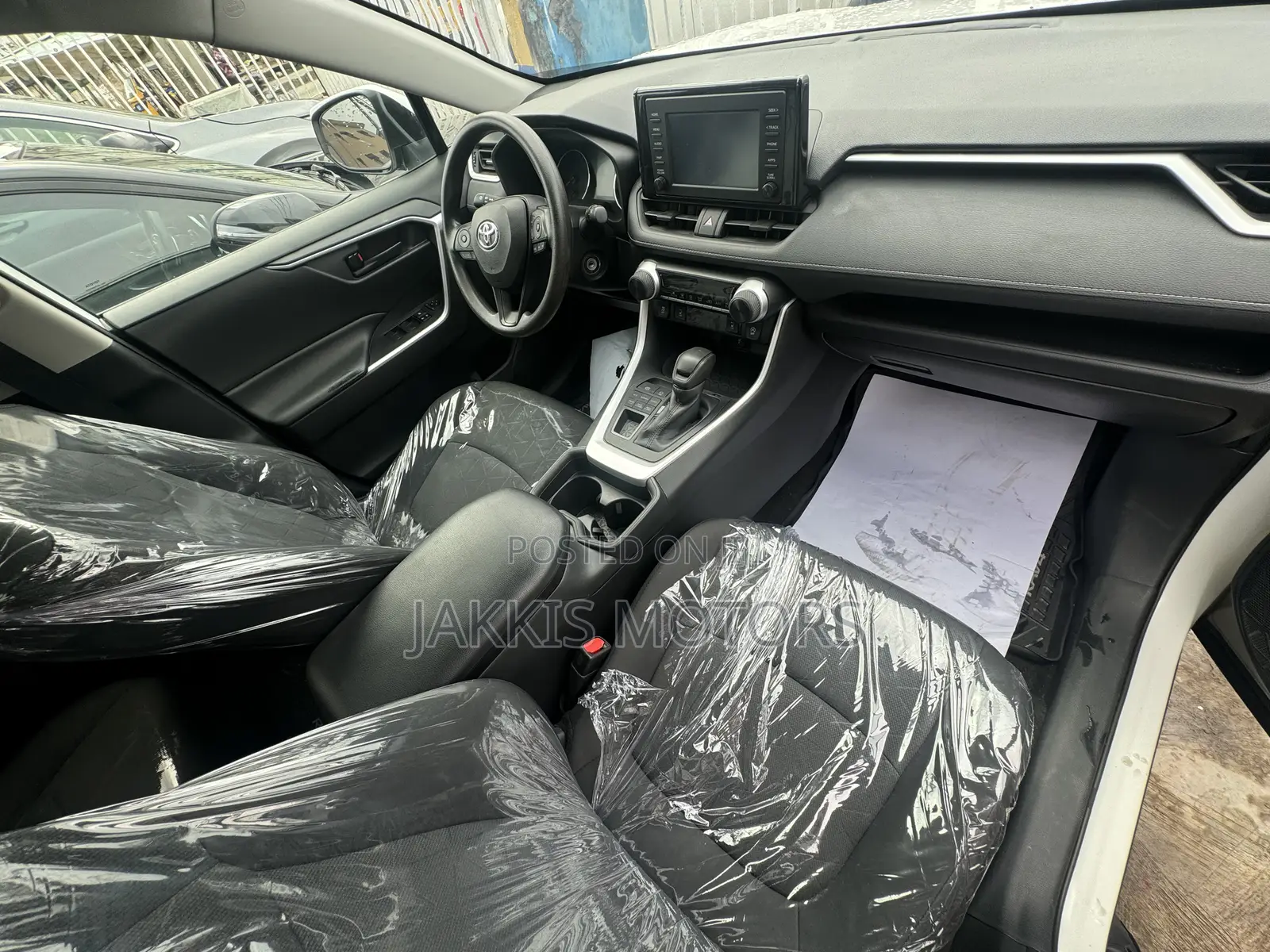Toyota RAV4 2021 White