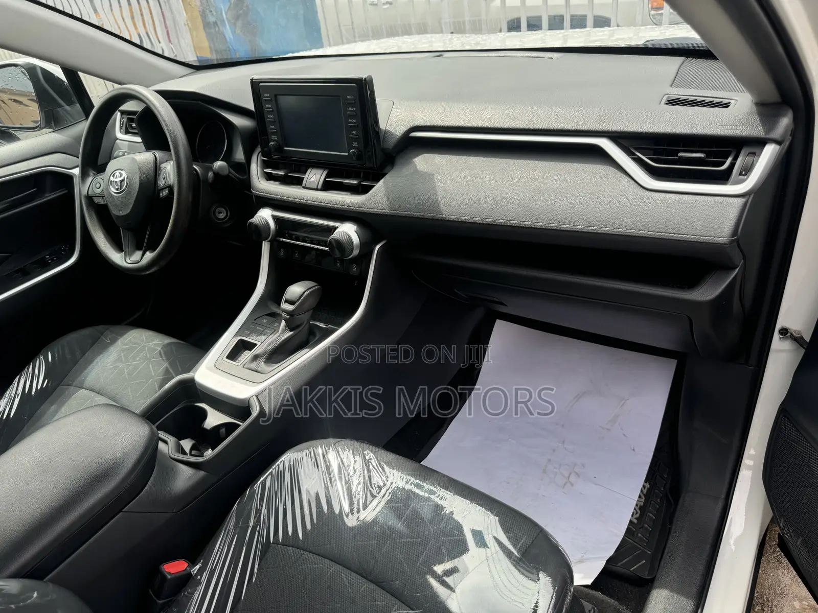 Toyota RAV4 2021 White