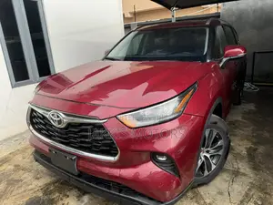 Toyota Highlander 2022 Red