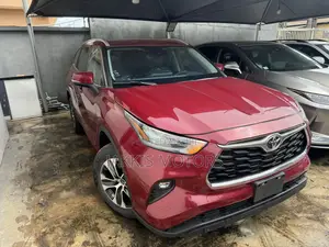 Toyota Highlander 2022 Red