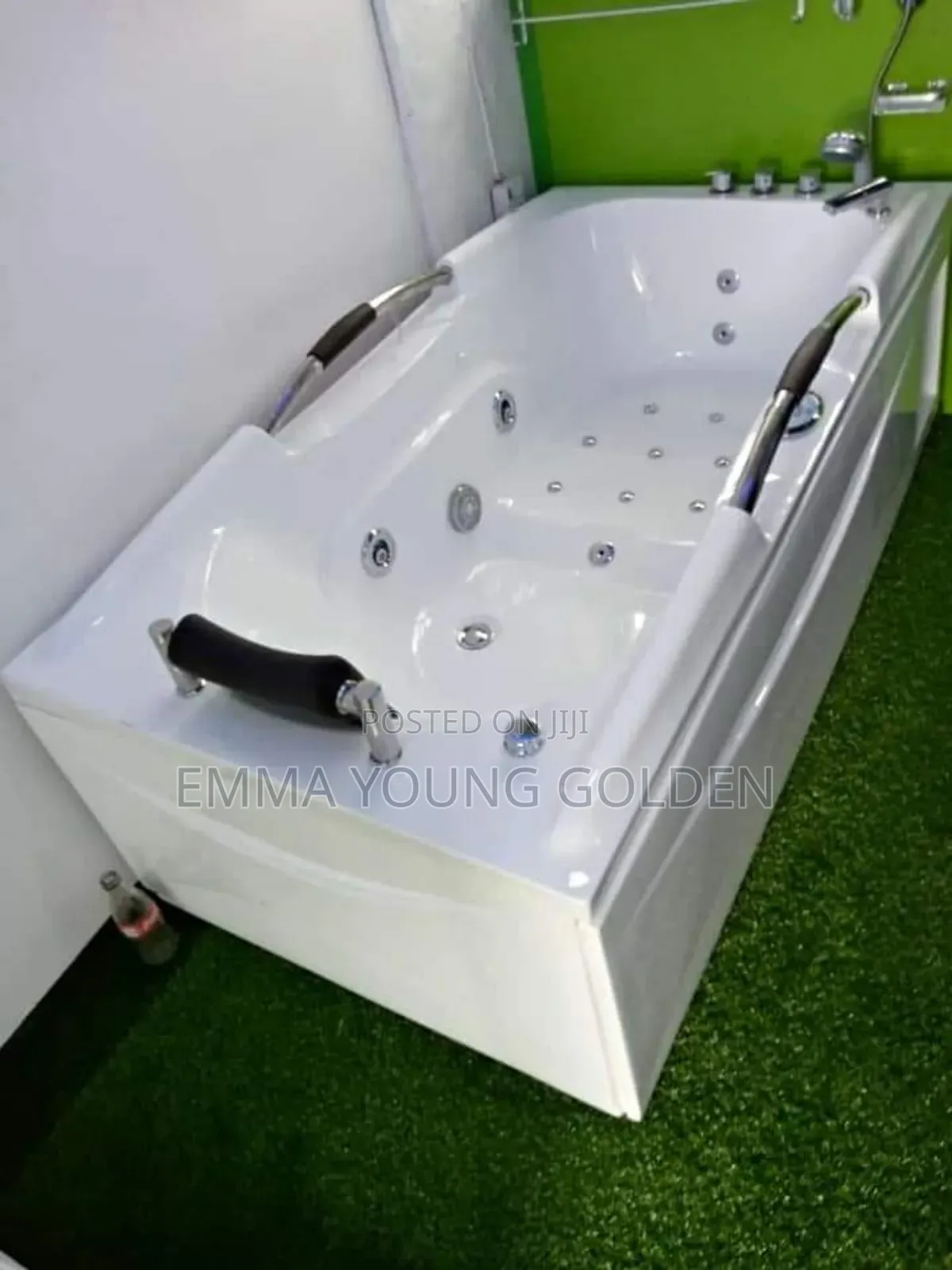 Single Jacuzzi