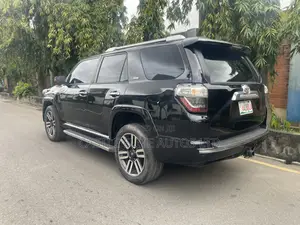Toyota 4-Runner SR5 4WD 2012 Black