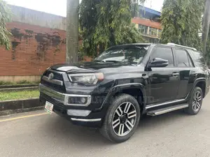 Toyota 4-Runner SR5 4WD 2012 Black