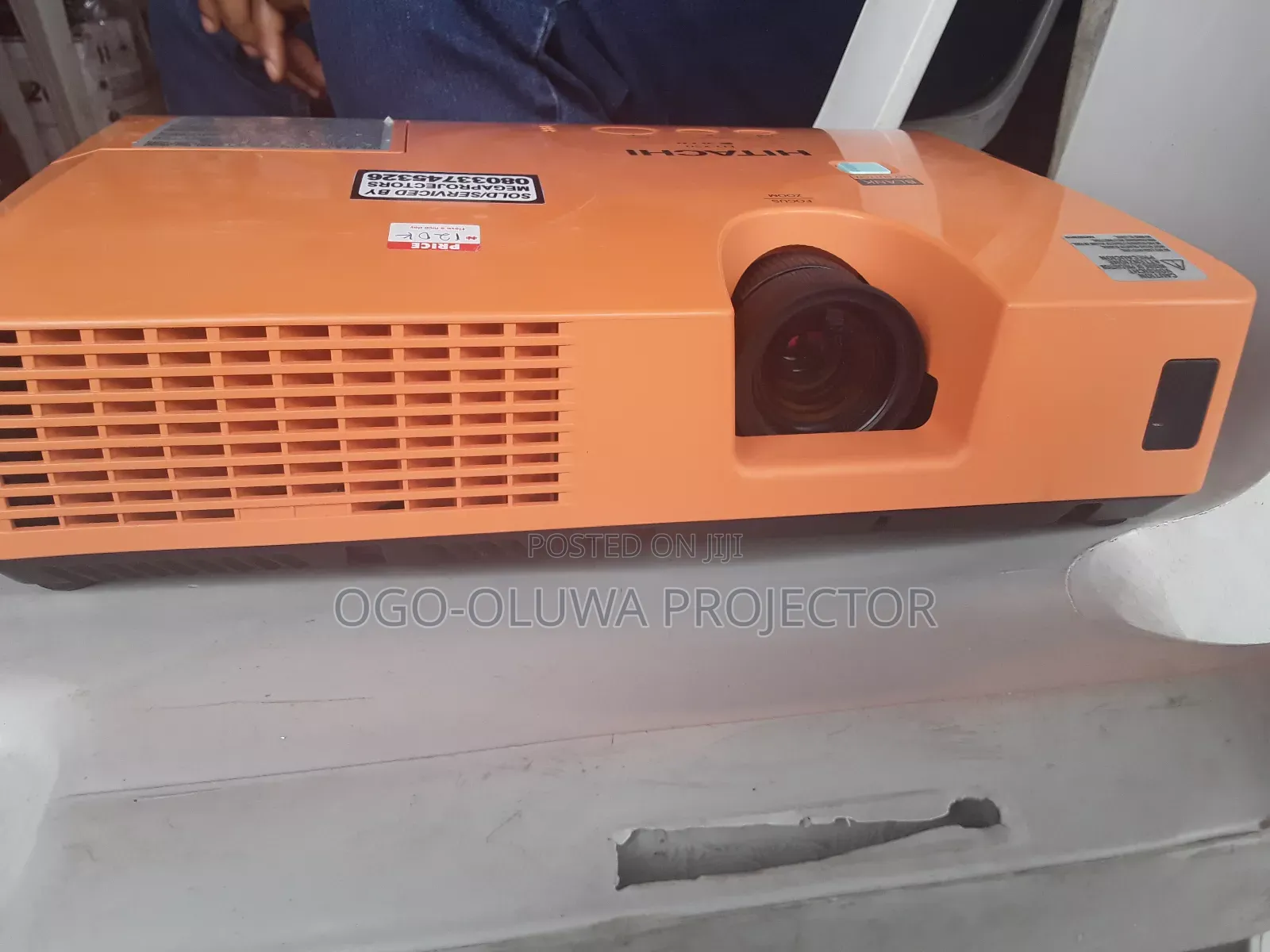 Ogbonge Hitachi Multimedia Projector