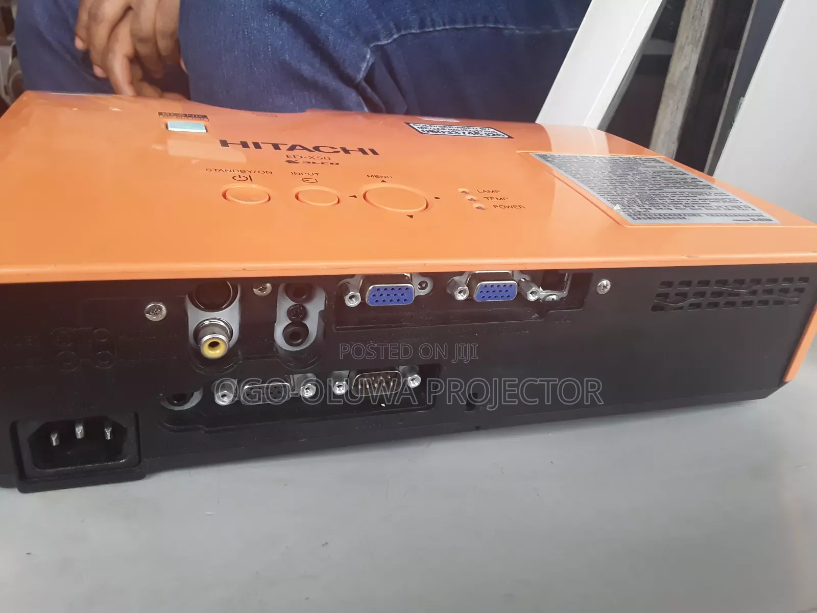 Ogbonge Hitachi Multimedia Projector