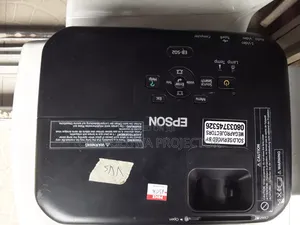 Very Sharp and Affordable Epson Eb-So2 Multimedia Projector