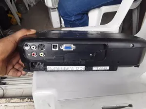 Very Sharp and Affordable Epson Eb-So2 Multimedia Projector