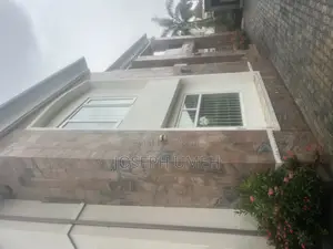 6bdrm Duplex in Kings Park Royale, FHA for sale