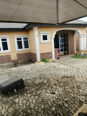 3bdrm Bungalow in Freedom Estate, Ipaja / Ipaja for sale