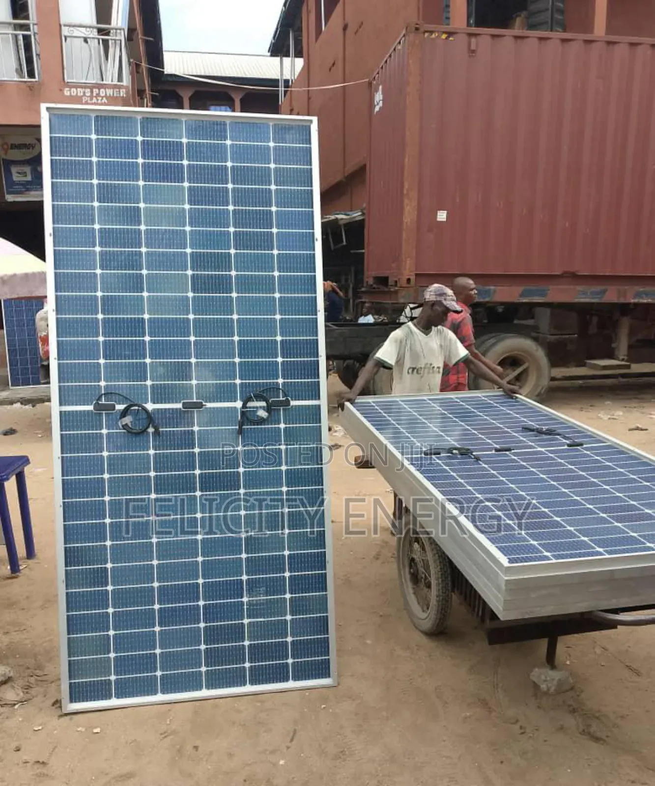 680watt Jinko Solar Panel 144 Cells (Halfcut)