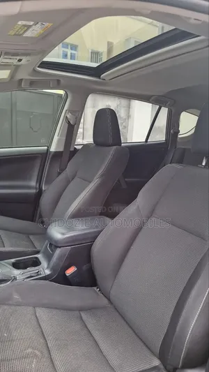 Toyota RAV4 XLE 4dr SUV AWD (2.5L 4cyl 6A) 2018 Gray