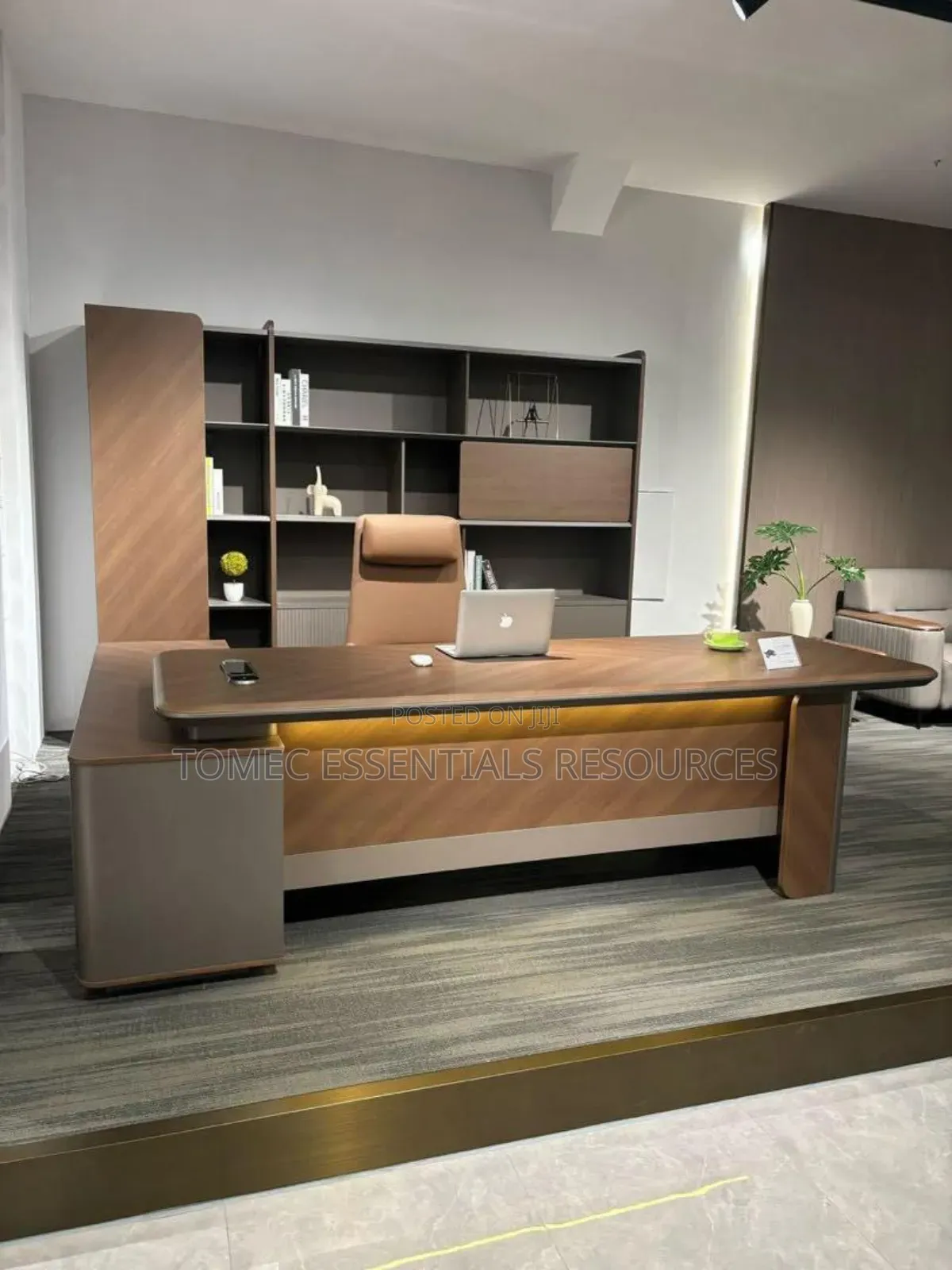 Imported Quality Executive Table And Shelf