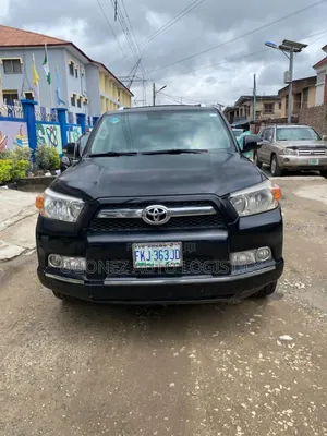 Toyota 4-Runner SR5 4WD 2012 Black