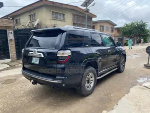 Toyota 4-Runner SR5 4WD 2012 Black