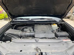 Toyota 4-Runner SR5 4WD 2012 Black