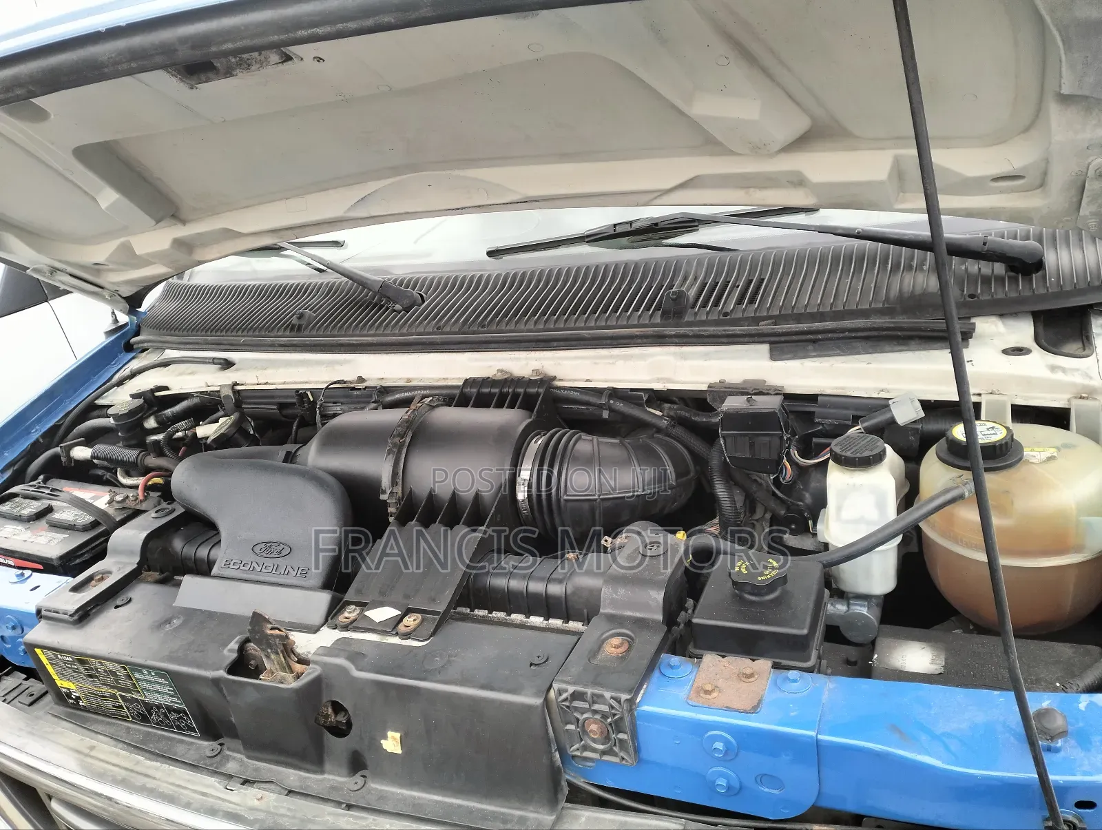 Ford E350 2010 Blue