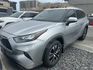 Toyota Highlander XLE AWD 2023 Silver