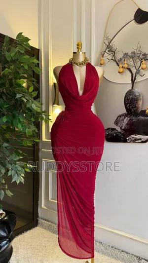 Luxury Elegant Halter Neck Evening Dress – Available in Red Green