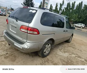 Toyota Sienna XLE 2002 Silver