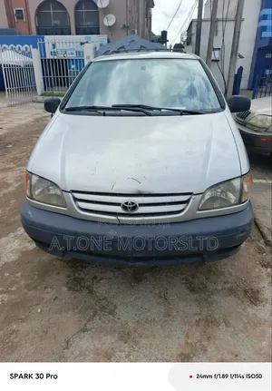 Toyota Sienna LE 2002 Silver