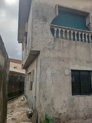 5bdrm Block of Flats in Iba / Ojo for sale