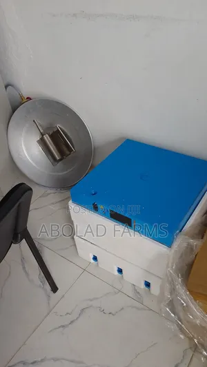 Solar Incubator/Mini Incubator/256 Eggs Capacity