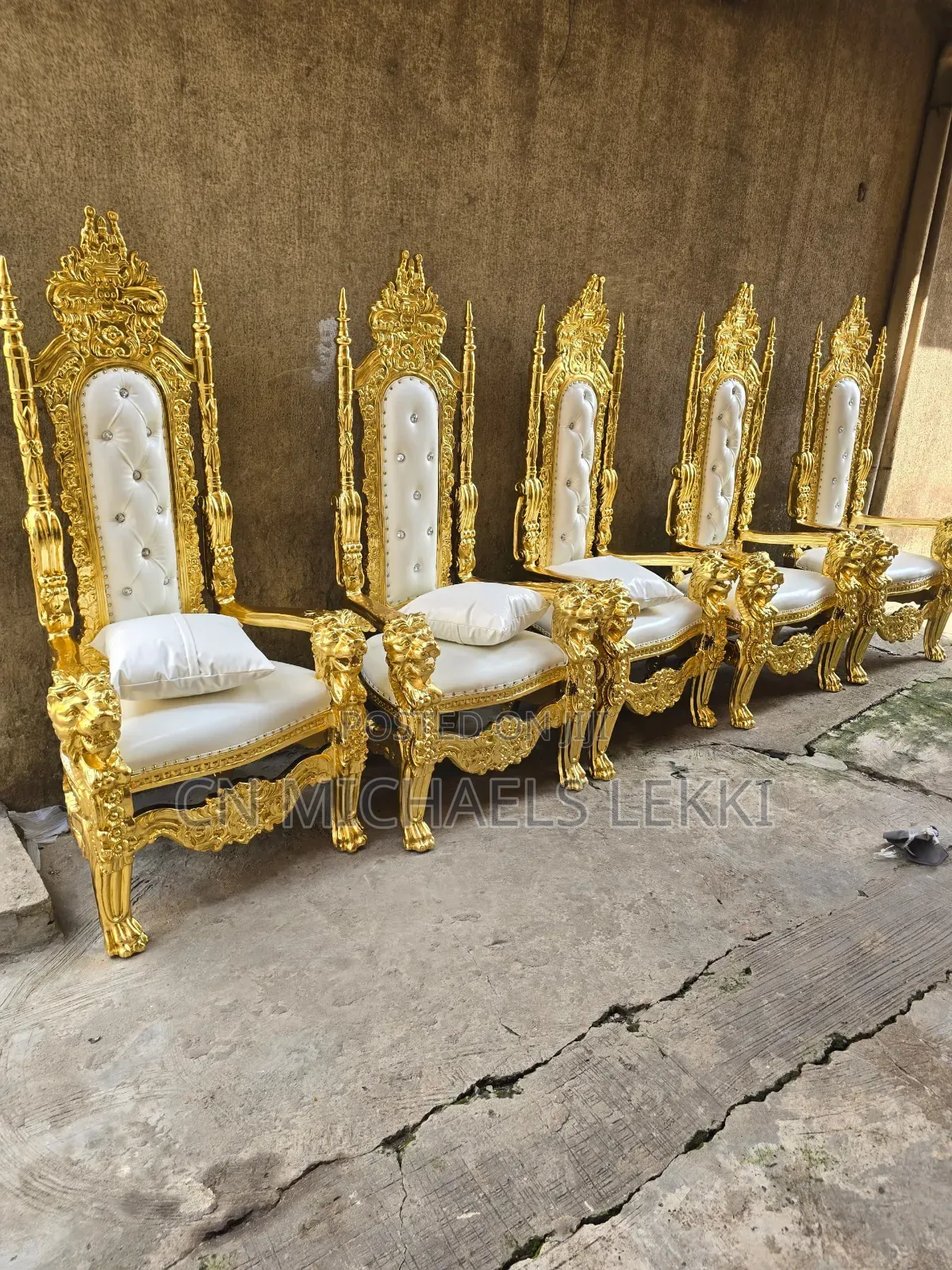 King's Chair Available 
